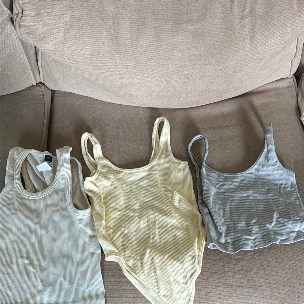 4 Women's Ribbed Tank Tops - Cream and Black(old navy), Yellow, and Gray